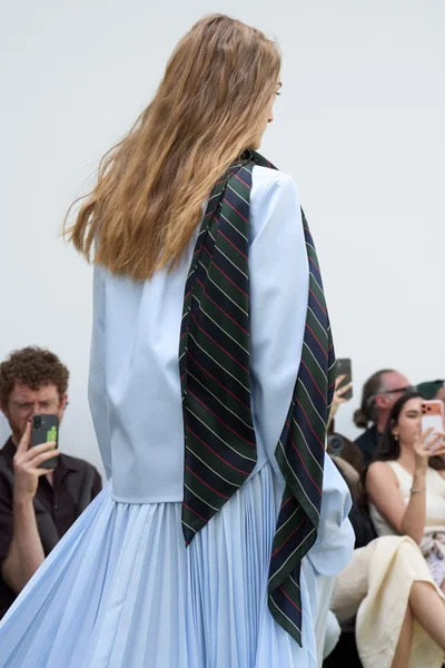 Look 17